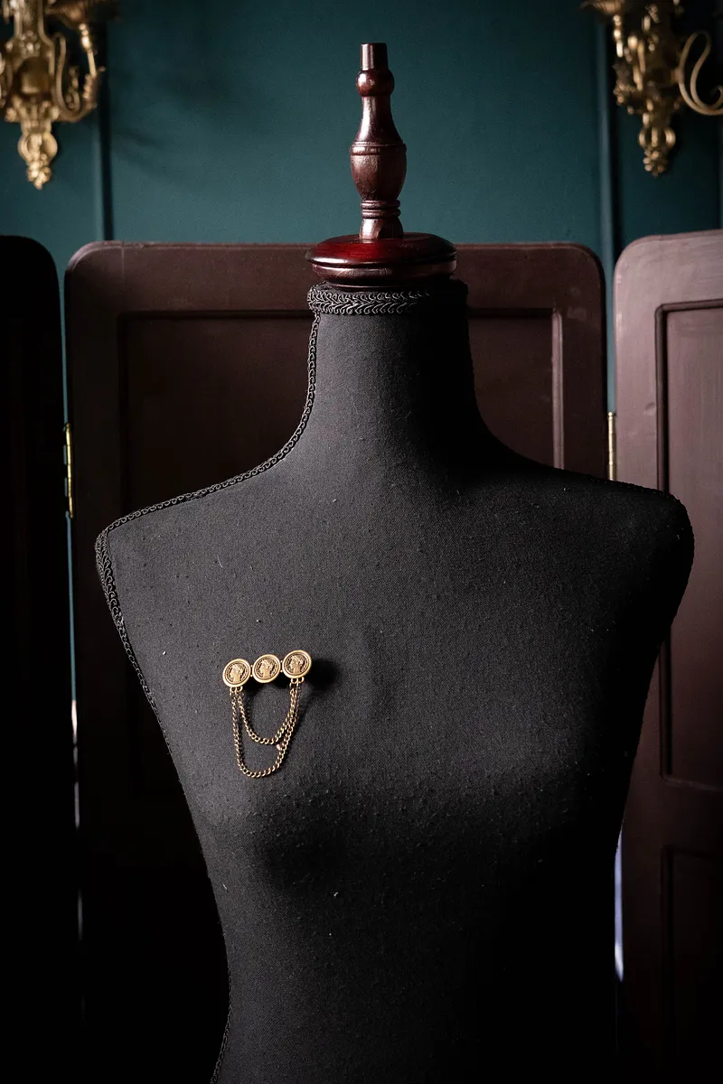 Broche roma