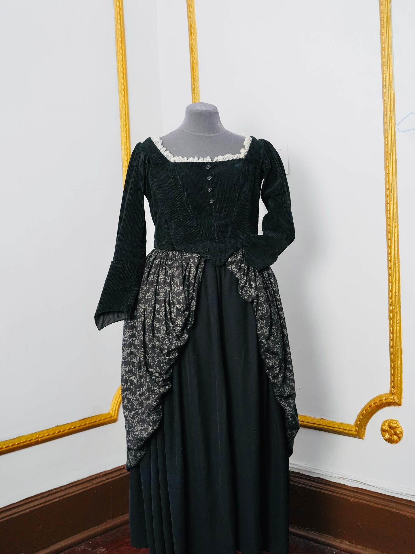 Publicación de Instagram de vestuario.antiguo