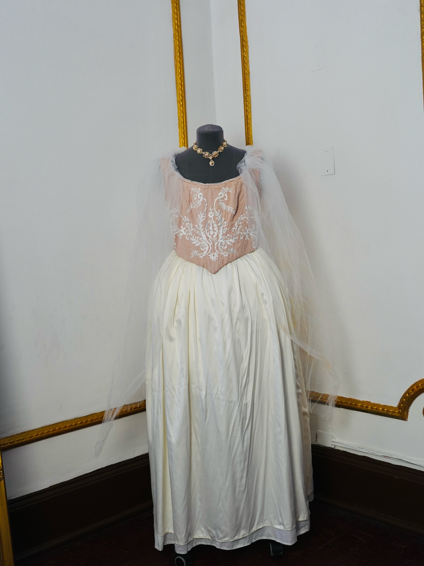 Publicación de Instagram de vestuario.antiguo