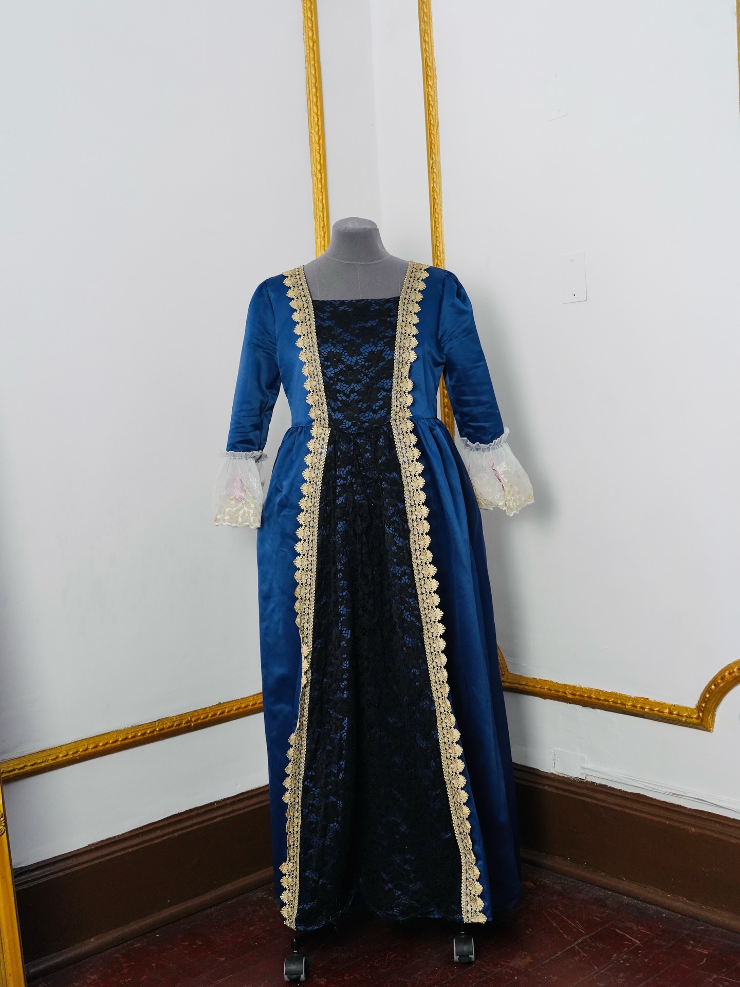 Publicación de Instagram de vestuario.antiguo