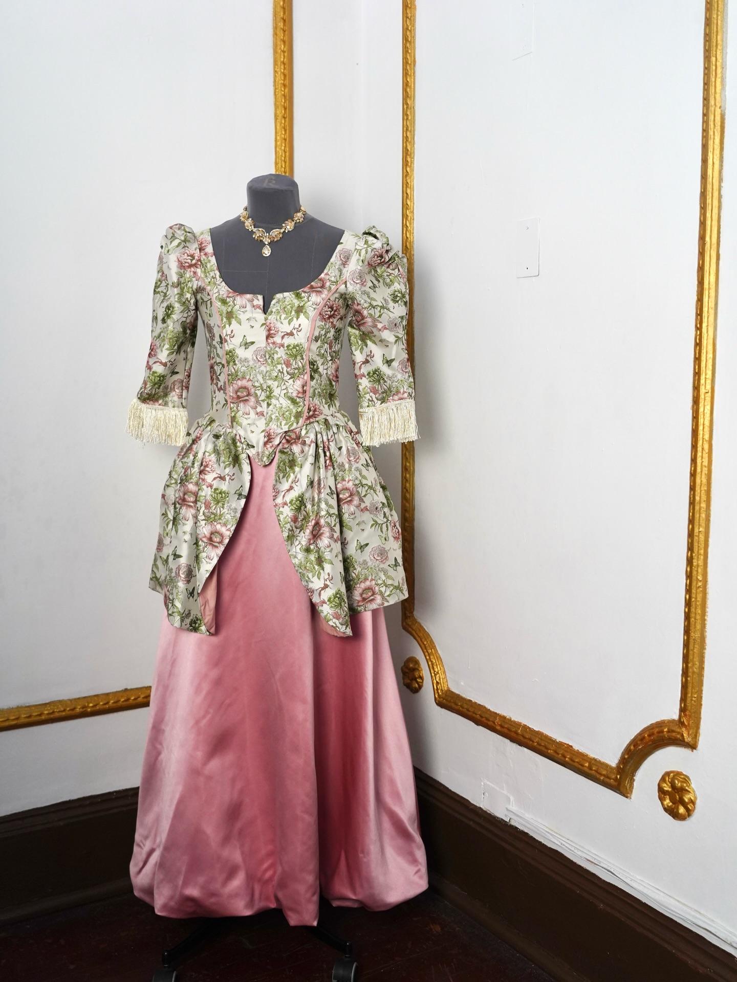 Publicación de Instagram de vestuario.antiguo