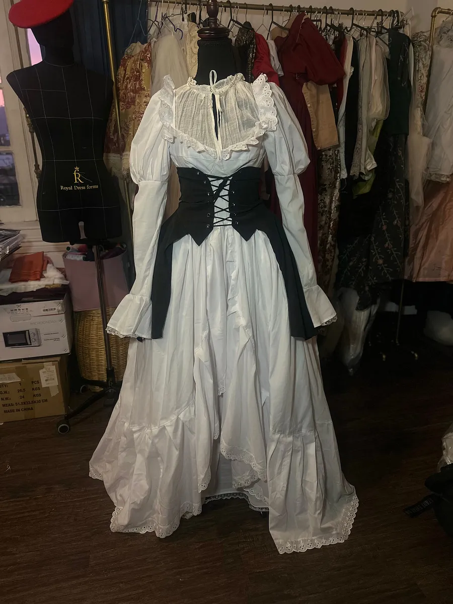 El primer polisón: cómo crear un look de aristocracia fantástica para un baile