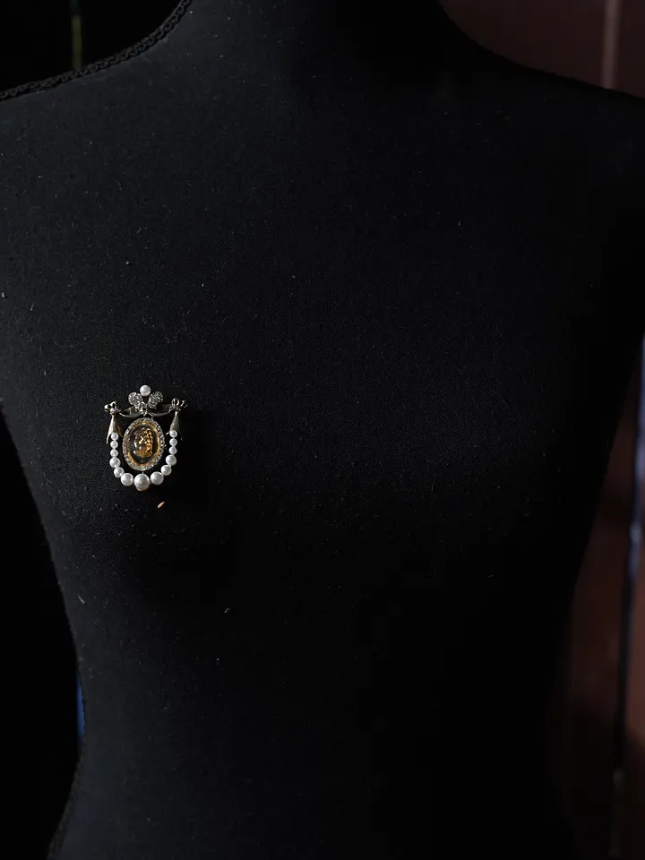 Broche reyna
