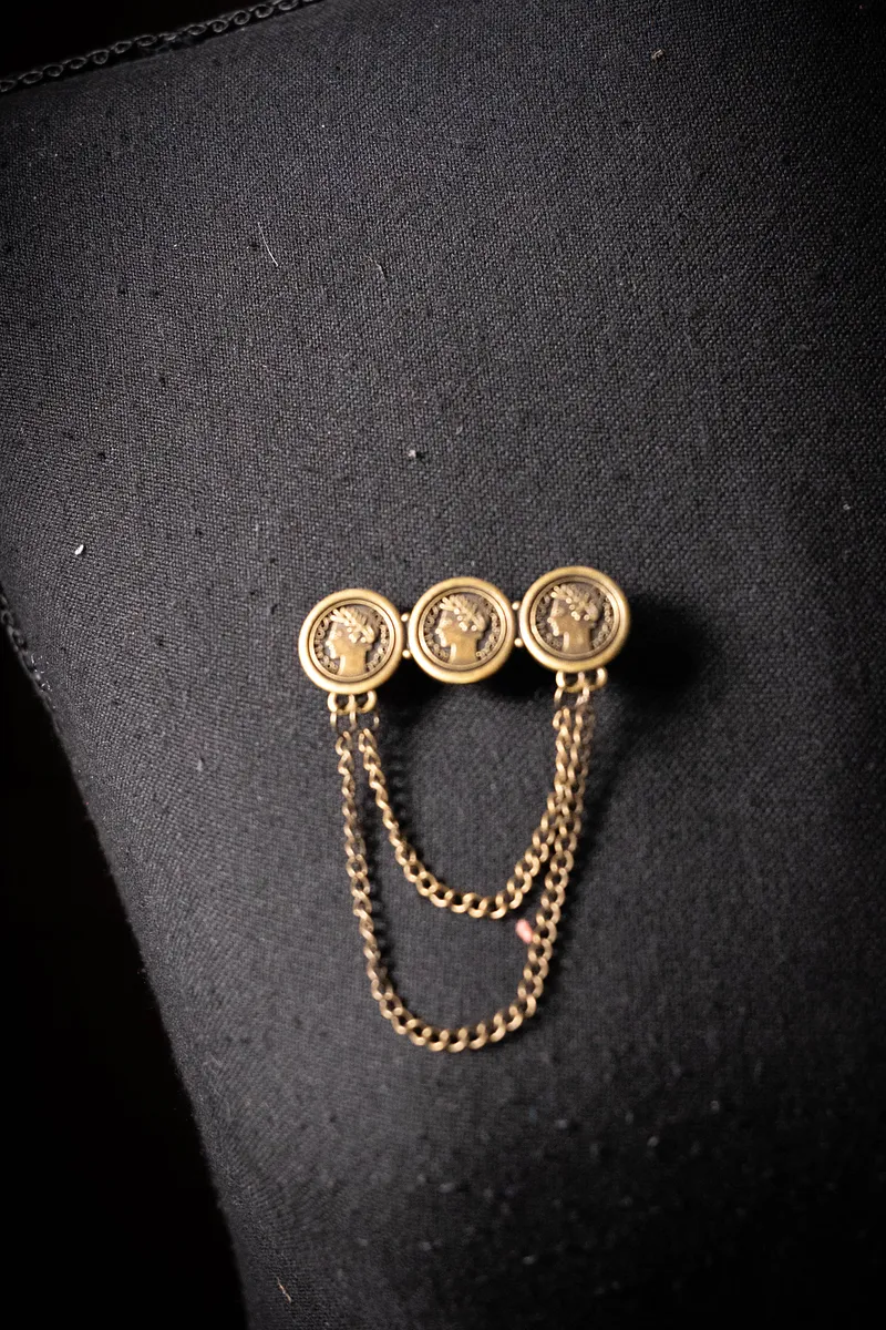 Broche roma